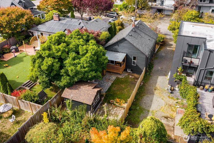 Property Photo:  4430  29th Avenue W  WA 98199 