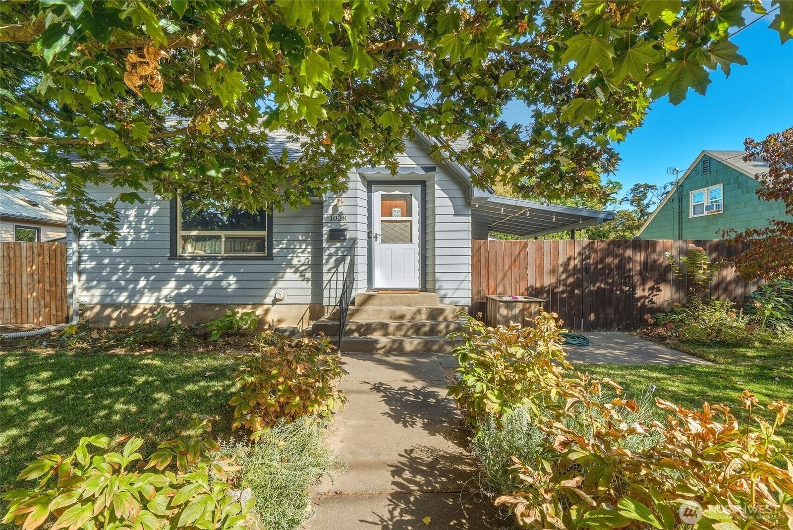 Property Photo: 1028 N Clinton Street WA 99362