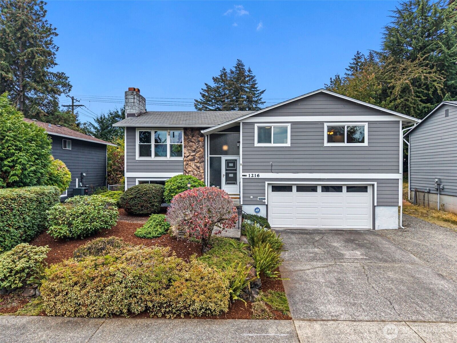 Property Photo:  1216 N Woodlawn Street  WA 98406 