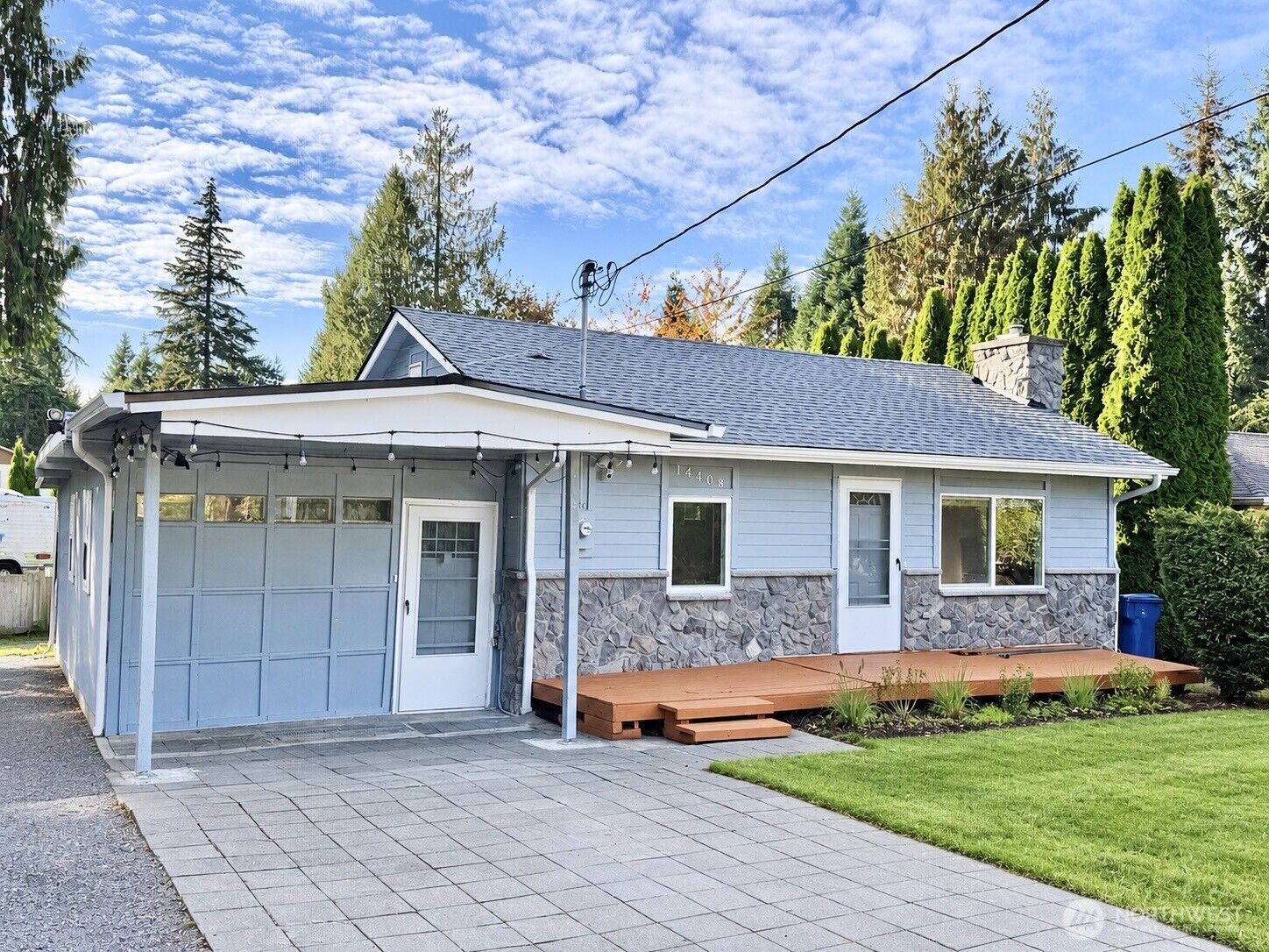 Property Photo: 14408 42nd Avenue W WA 98087
