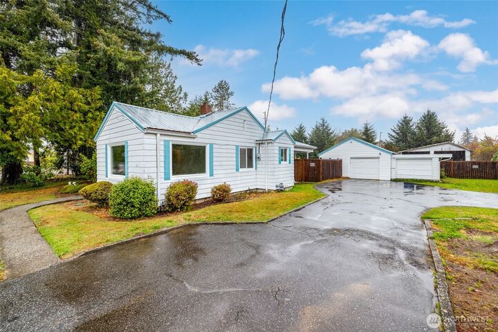 Property Photo: 305 N Township Street WA 98284