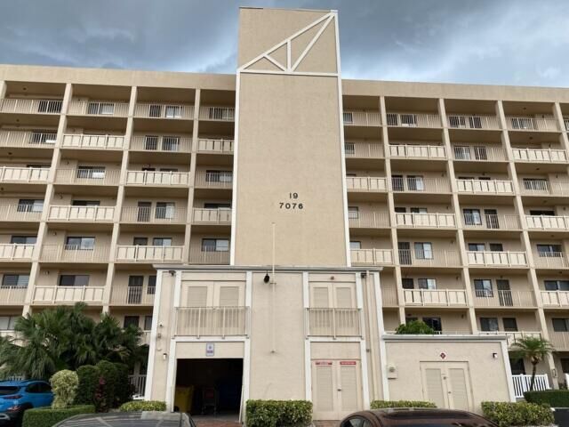 Property Photo: 7076 Huntington Lane 805 FL 33446