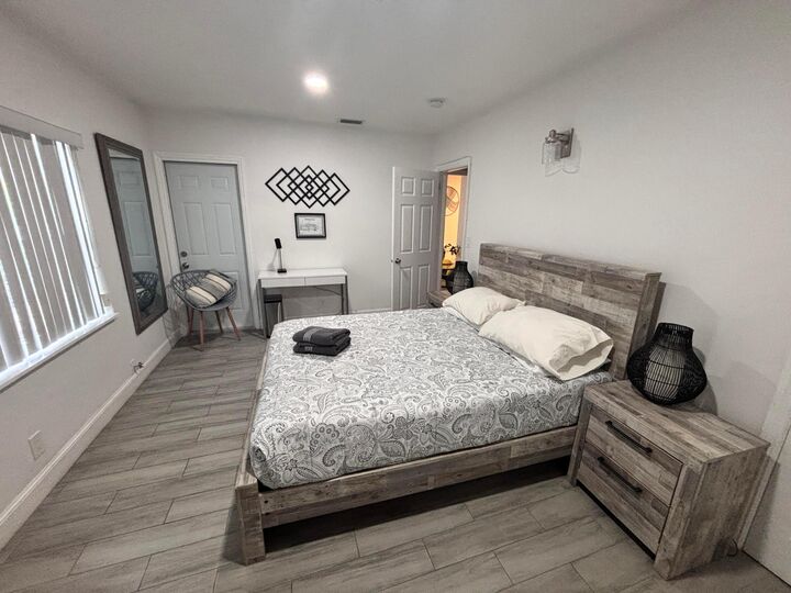 Property Photo: 1345 NE 15th Avenue 2 FL 33304