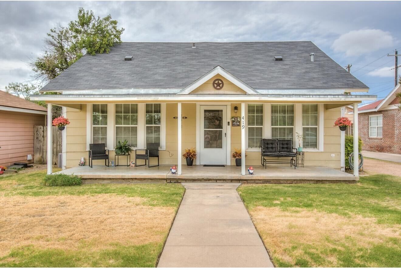 Property Photo: 419 N Adams Street TX 76901