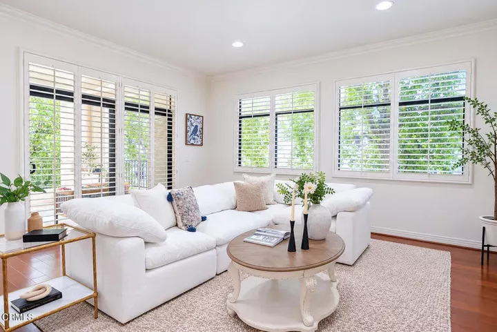 Property Photo:  742 Locust 202  CA 91101 