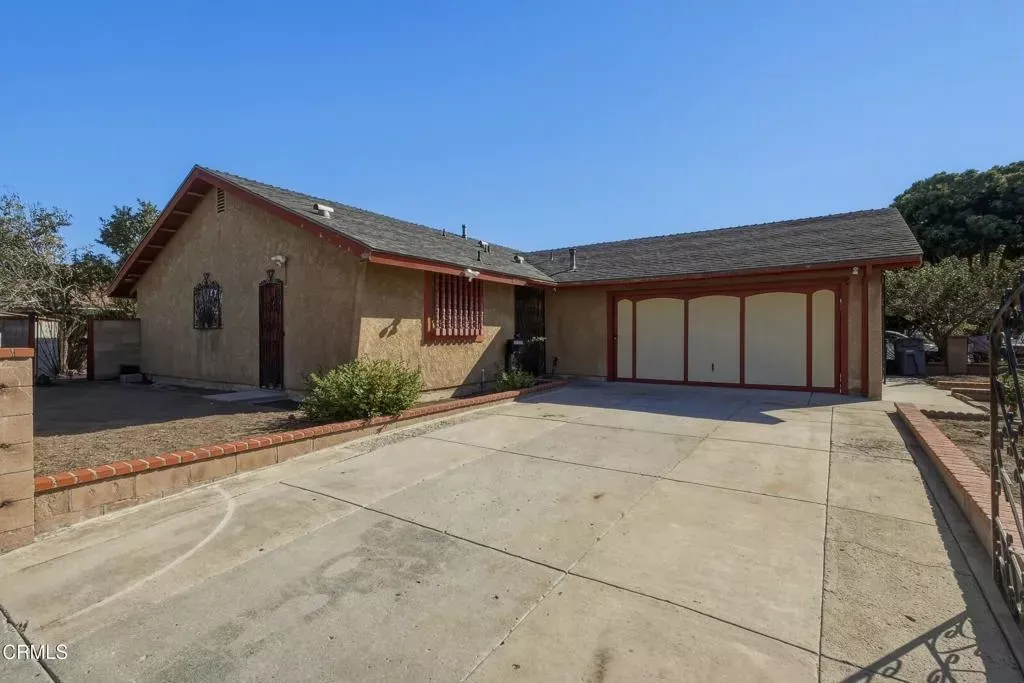 Property Photo: 1819 La Puerta Avenue CA 93030