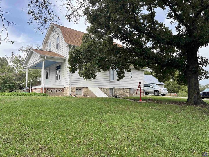 Property Photo:  416 1st St  KS 66423 