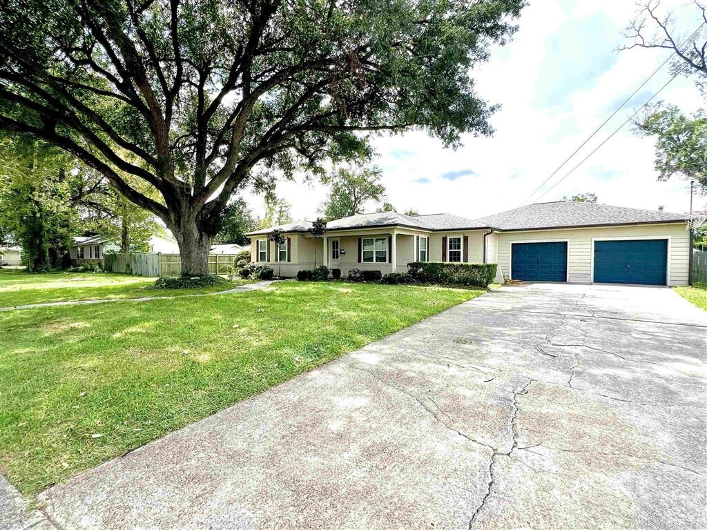 Property Photo: 3436 Center Street LA 70607