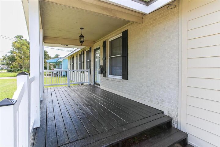 Property Photo:  3702 Yale Street  LA 70607 