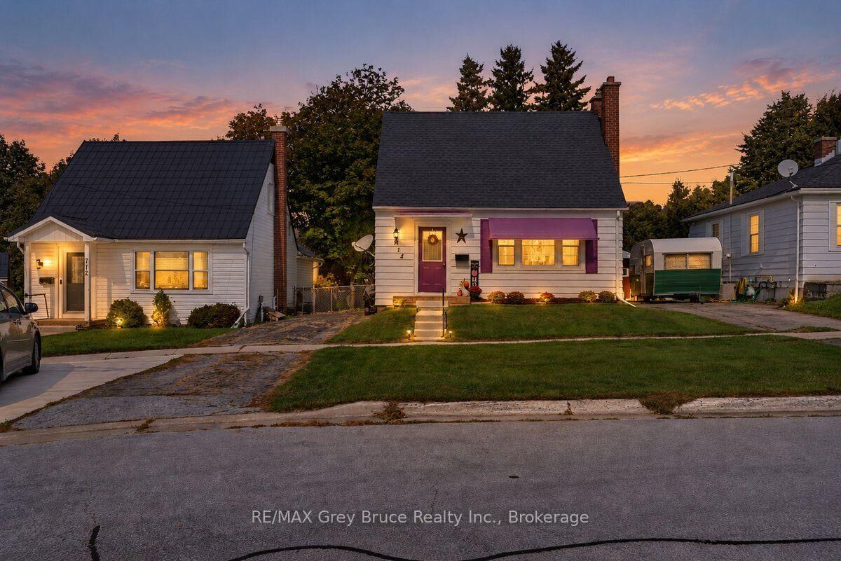 Property Photo:  714 5th Street E  ON N4K 1E5 