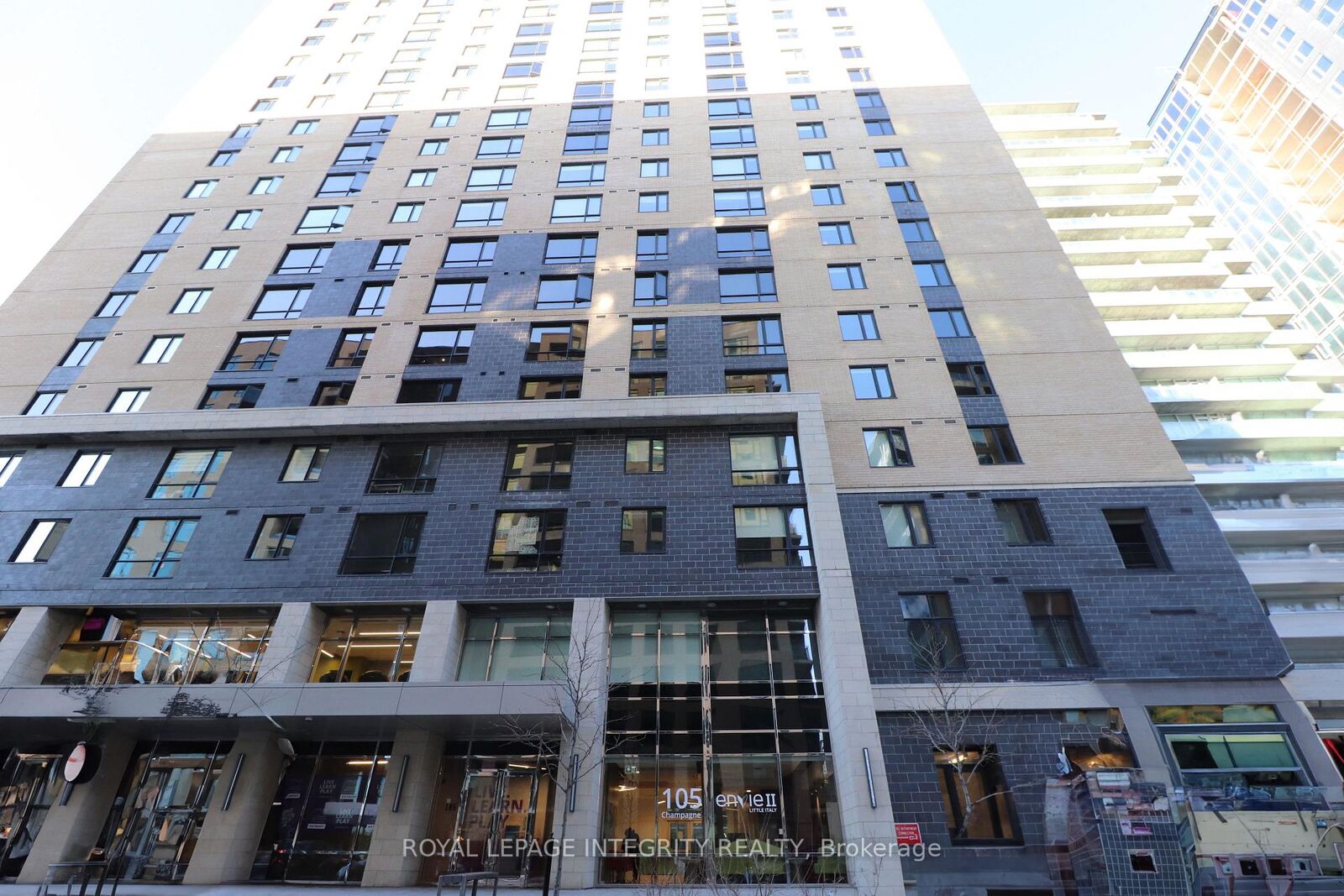 Property Photo:  105 Champagne Avenue 2815  ON K1S 5E5 