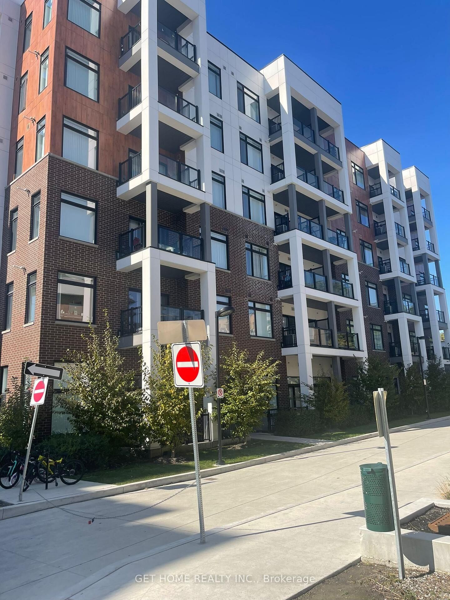 Photo de la propriété:  160 Canon Jackson Drive 202  ON M6M 0B6 