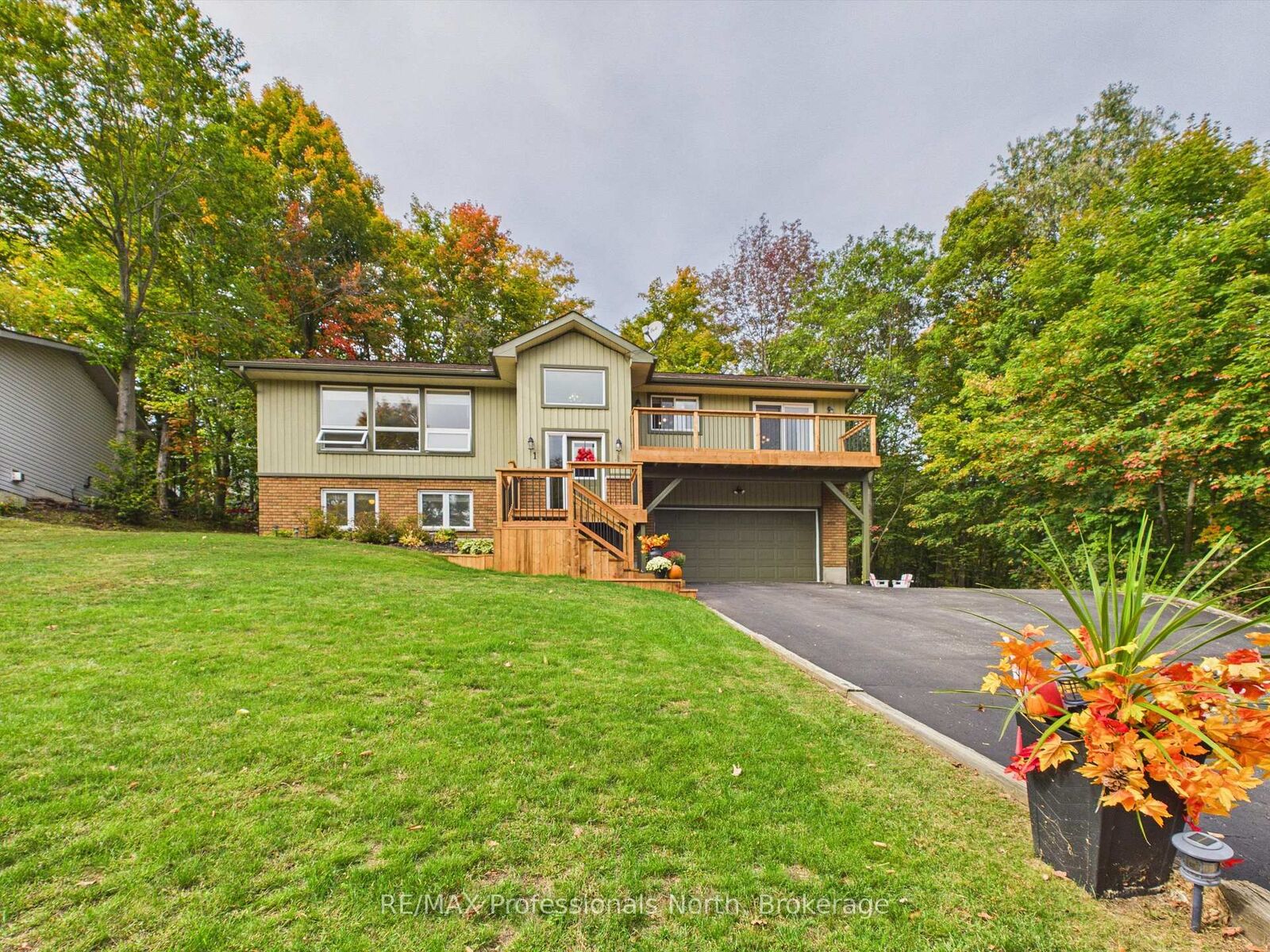 Property Photo:  1 Crestview Drive  ON P1H 1S8 