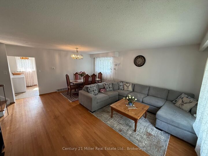 Property Photo: 35 Melville Crescent Upper ON L6W 2S3