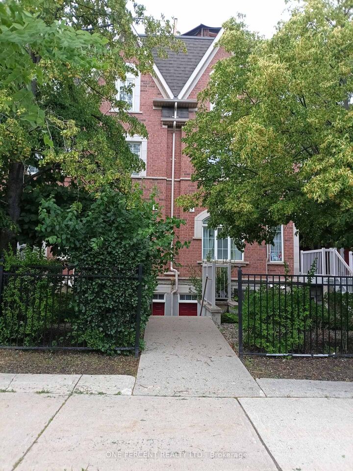 Property Photo:  3055 Elmcreek Road 5  ON L5B 4J9 