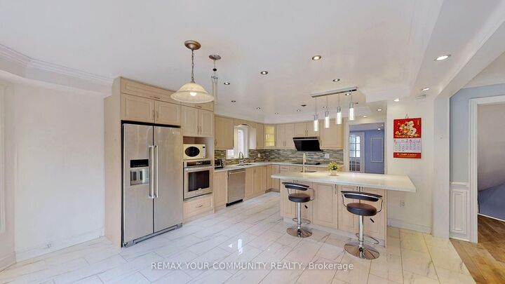 Property Photo:  20 Rolling Acres Drive  ON L1R 2A1 