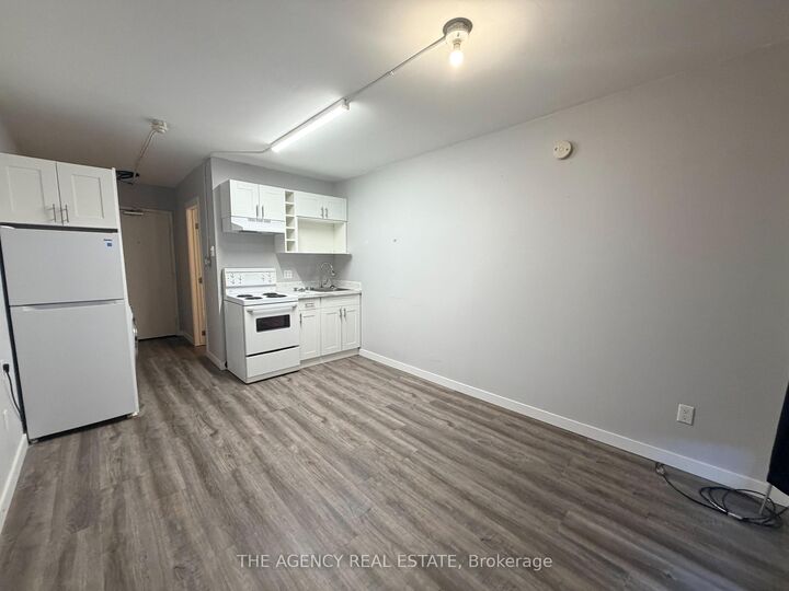 Property Photo:  91 Thames Street S 304  ON N5C 2T2 
