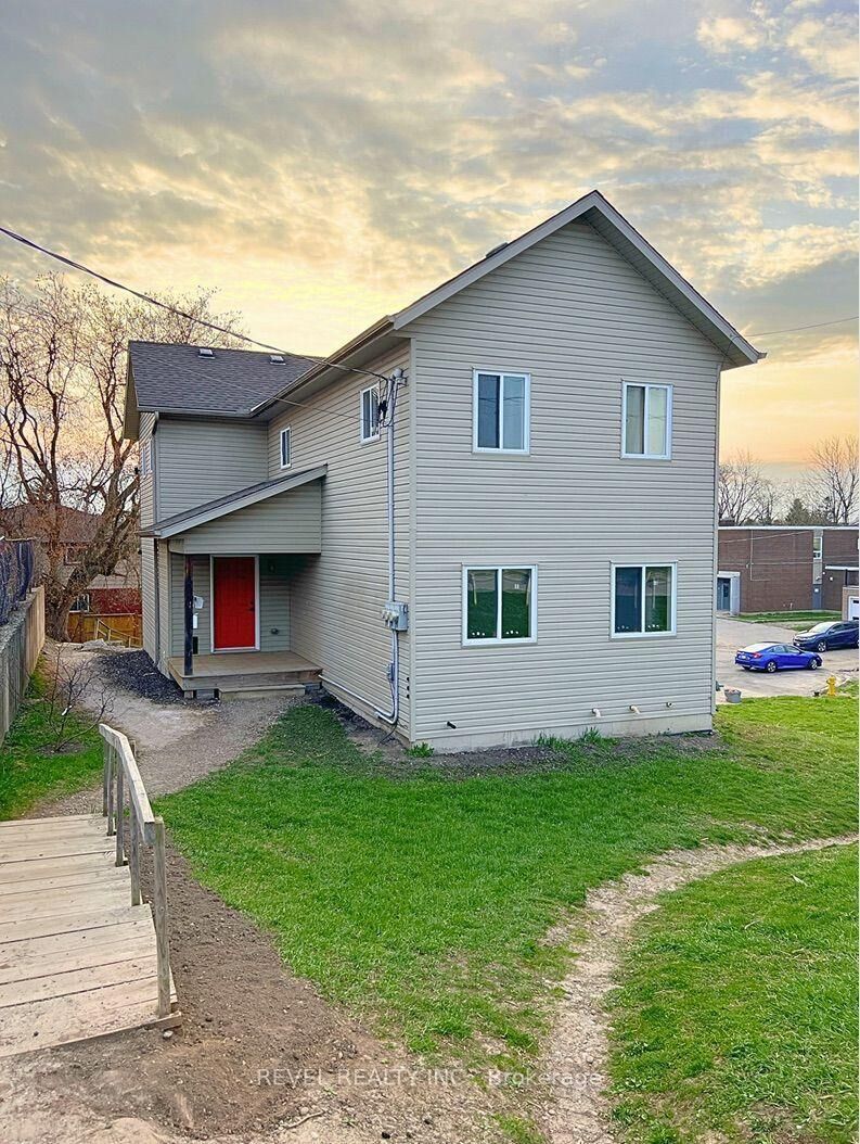 Property Photo:  20 Puleston Street 2  ON N3S 6P2 