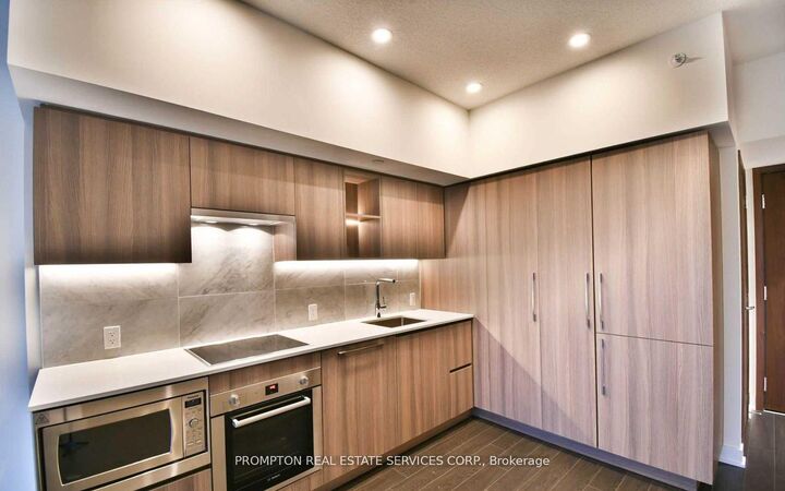 Property Photo:  19 Bathurst Street 3807  ON M5V 0N2 