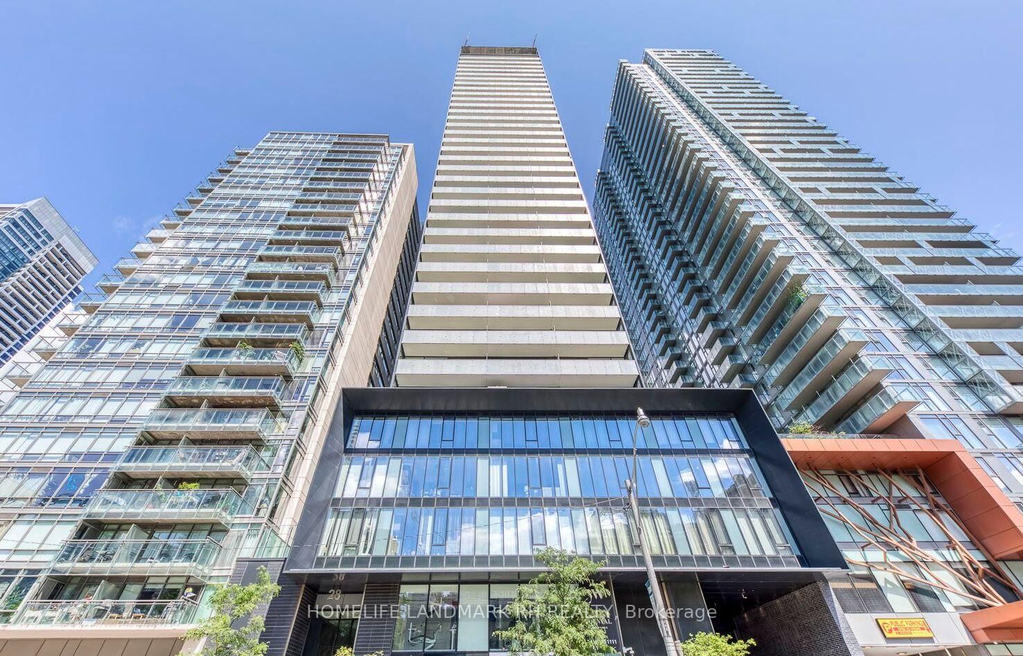 Property Photo:  28 Wellesley Street E 208  ON M4Y 0C4 