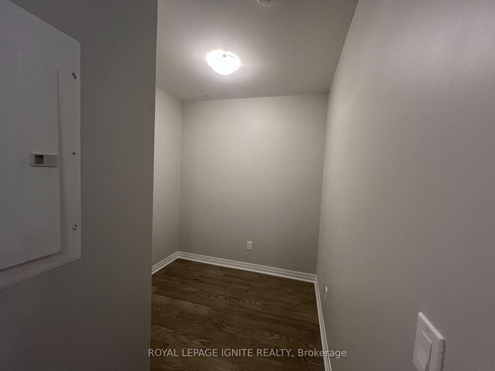 Property Photo:  470 Gordon Krantz Avenue 513  ON L9E 1Z3 