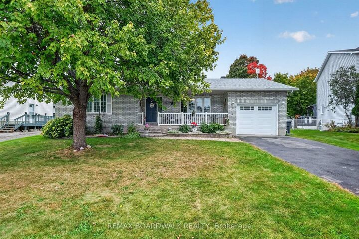 Property Photo: 2762 Julie Street ON K4K 1M2