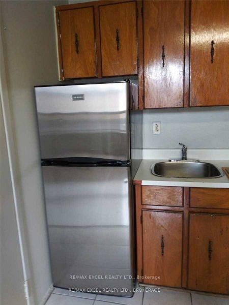Property Photo:  2863 Dundas Street W #3  ON M6P 1Y9 