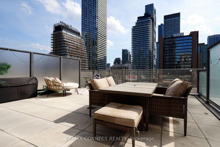 Property Photo:  11 Wellesley Street W 803  ON M4Y 1E8 