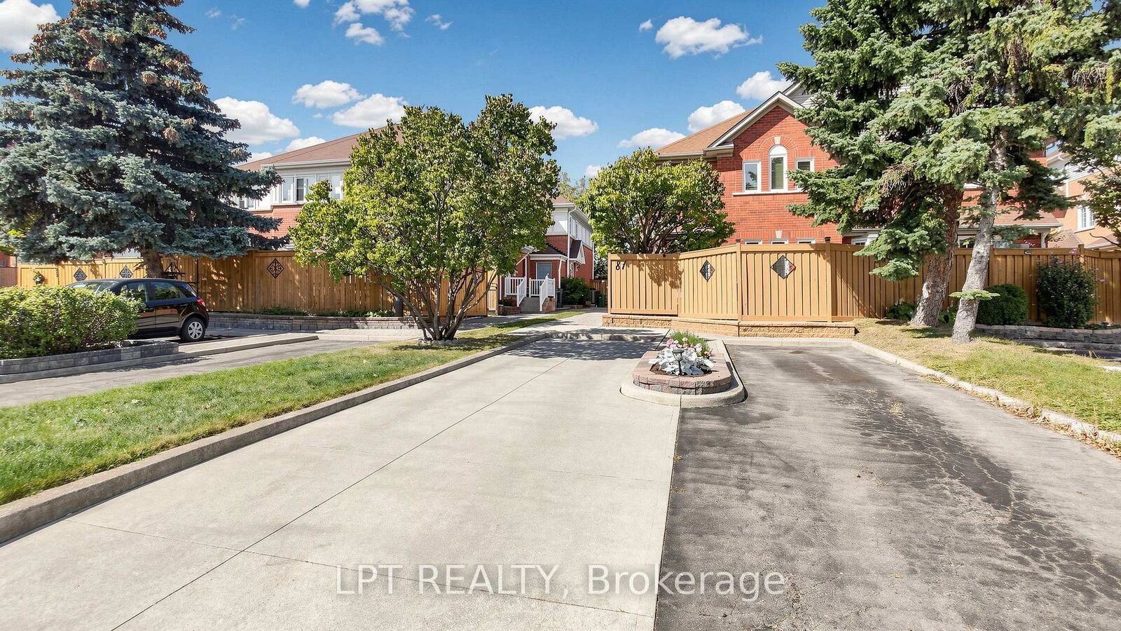 Property Photo:  81 Shady Pine Circle  ON L6R 1K3 
