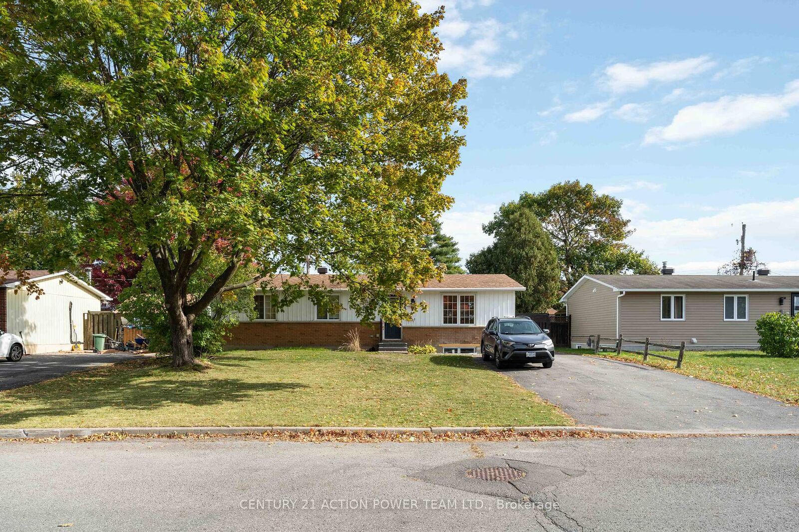Property Photo: 1493 Mariette Street B ON K1E 1L1