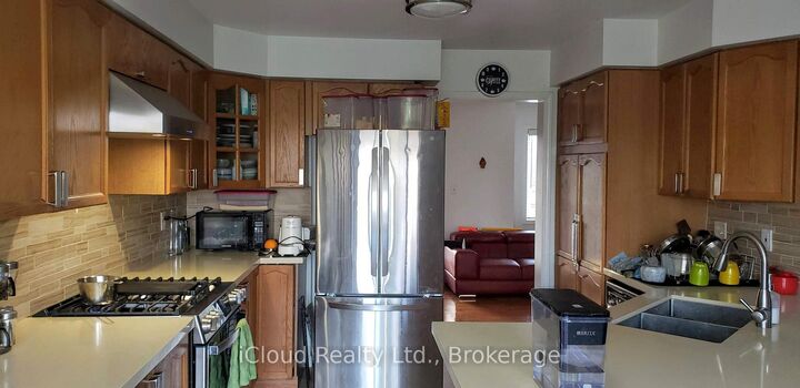 Property Photo:  1675 Samuelson Circle  ON L5N 7Z8 