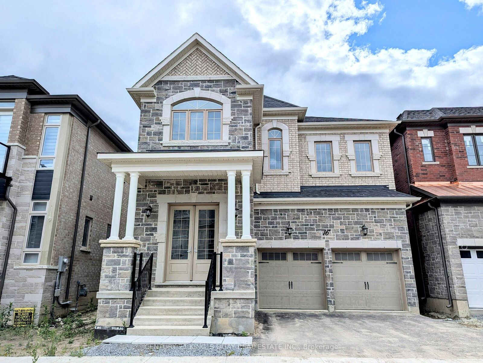Property Photo:  16 Sweet Gale Crescent  ON L4E 1K1 