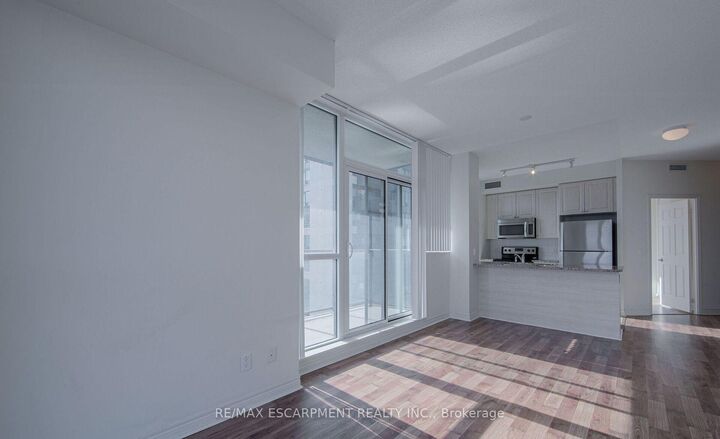 Property Photo:  339 Rathburn Road W 1005  ON L5B 0K6 