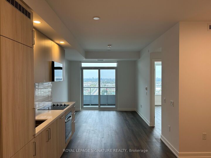 Property Photo:  5 Meadowale Road 2004  ON L5R 3H4 