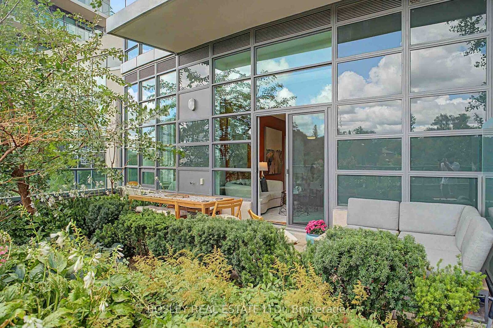 Property Photo:  35 Brian Peck Crescent 125  ON M4G 0A5 