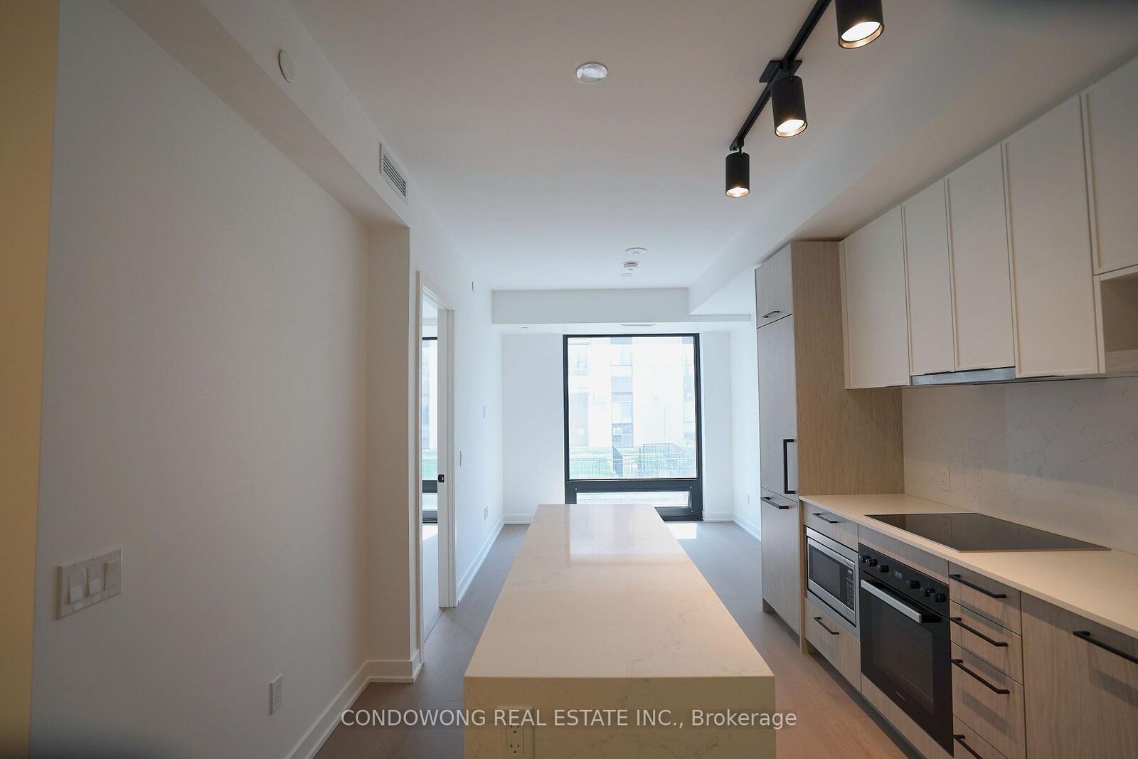 Property Photo: 91 Montclair Avenue 502 ON M5P 0B1