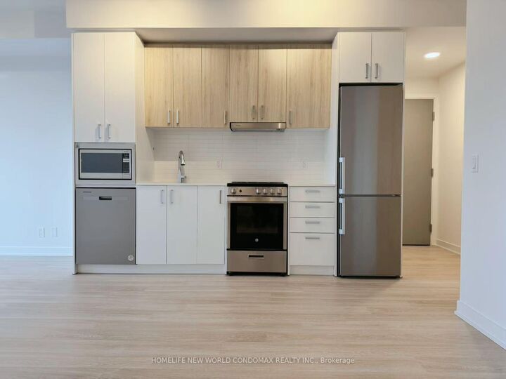Property Photo:  30 Upper Mall Way 2006  ON L4J 4P8 