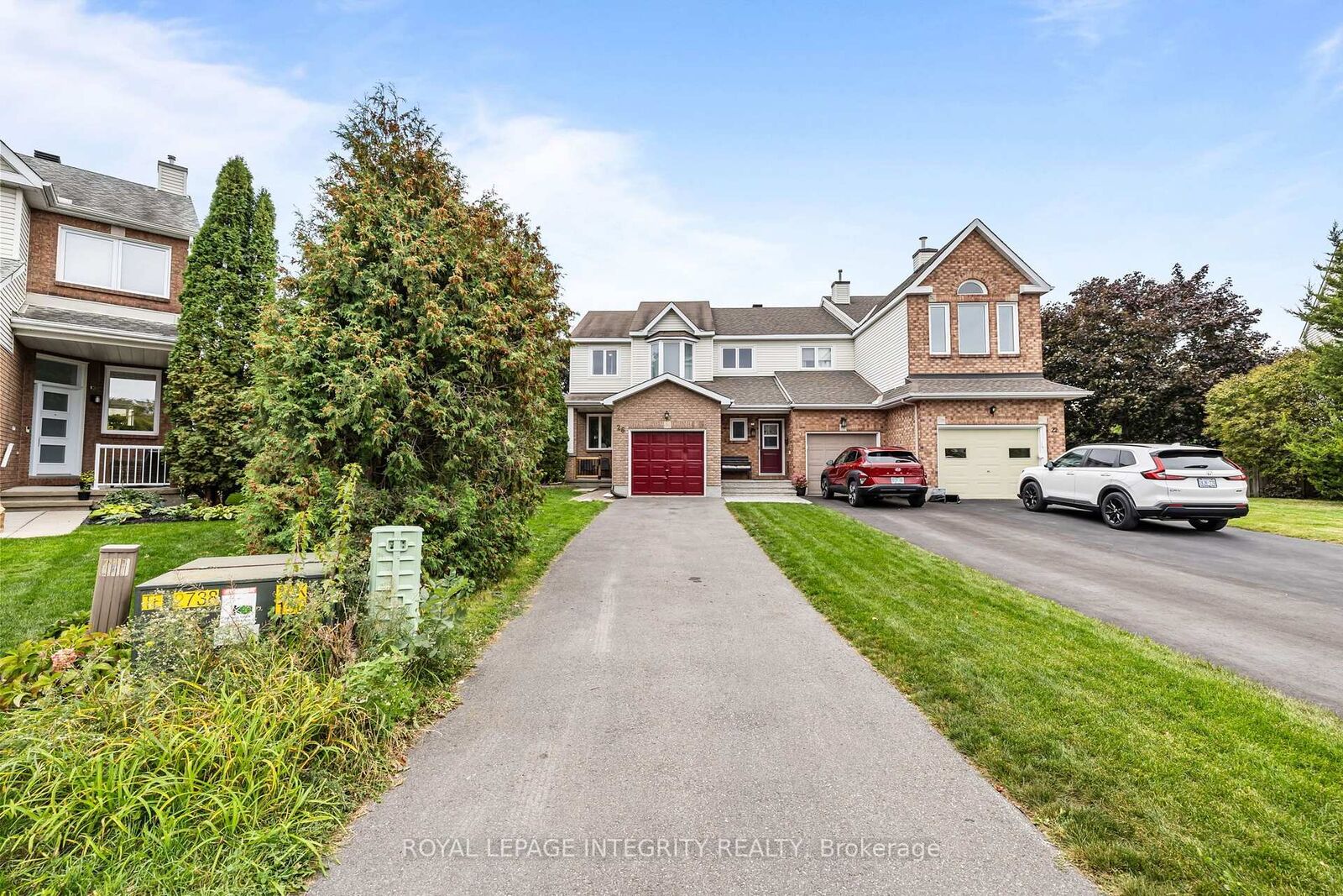 Property Photo:  26 Astoria Crescent  ON K2G 6E5 