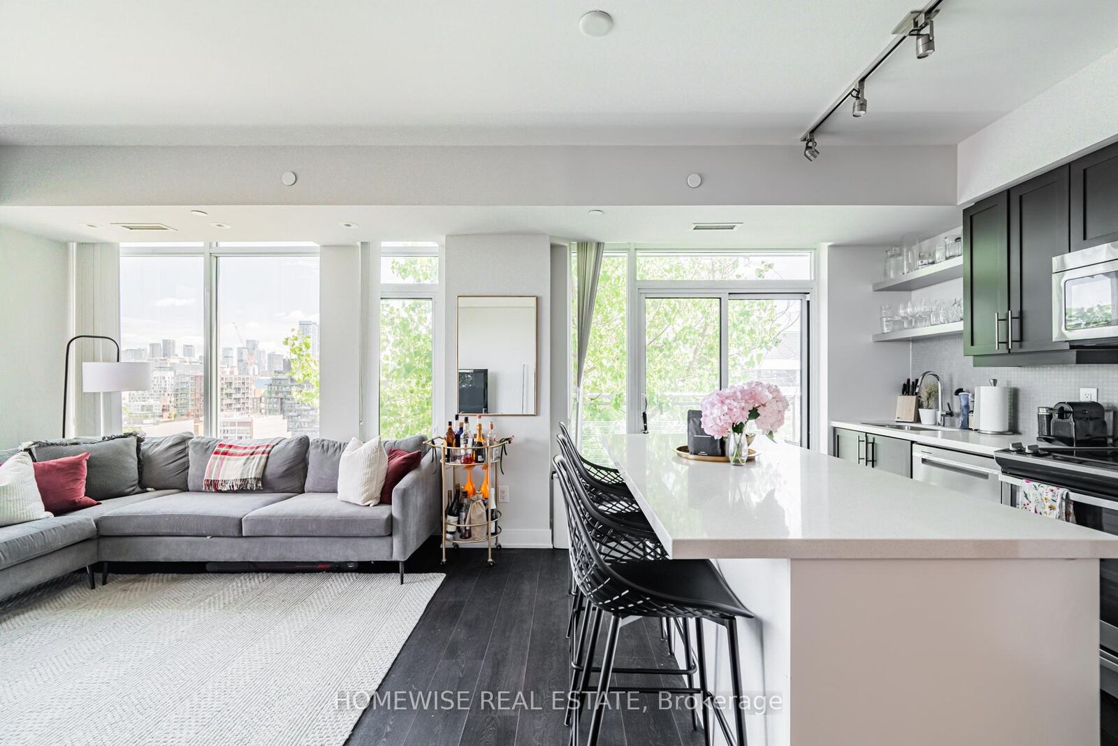 Property Photo: 525 Adelaide Street W Lph12 ON M5V 1T6
