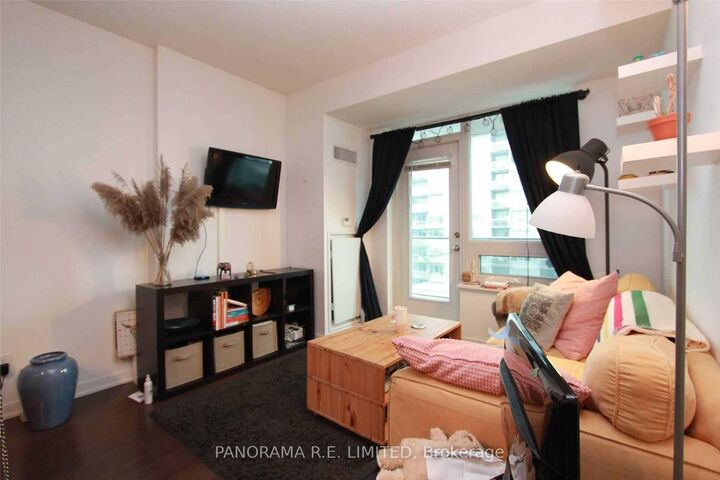 Property Photo:  55 East Liberty Street 1512  ON M6K 3P9 