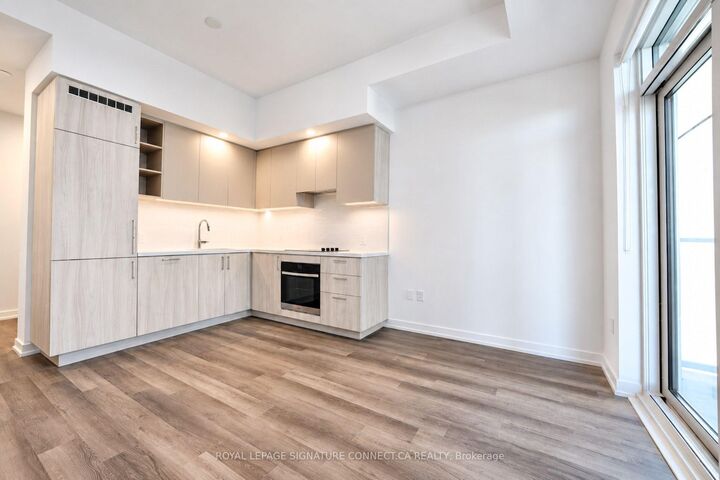 Property Photo:  21 Meadowdale Road 1906  ON L4K 0H6 