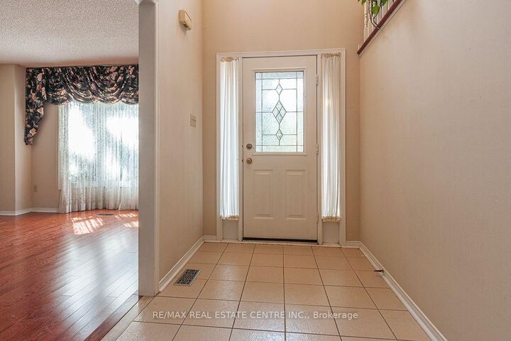 Property Photo:  3679 Loyalist Drive  ON L5L 4S9 