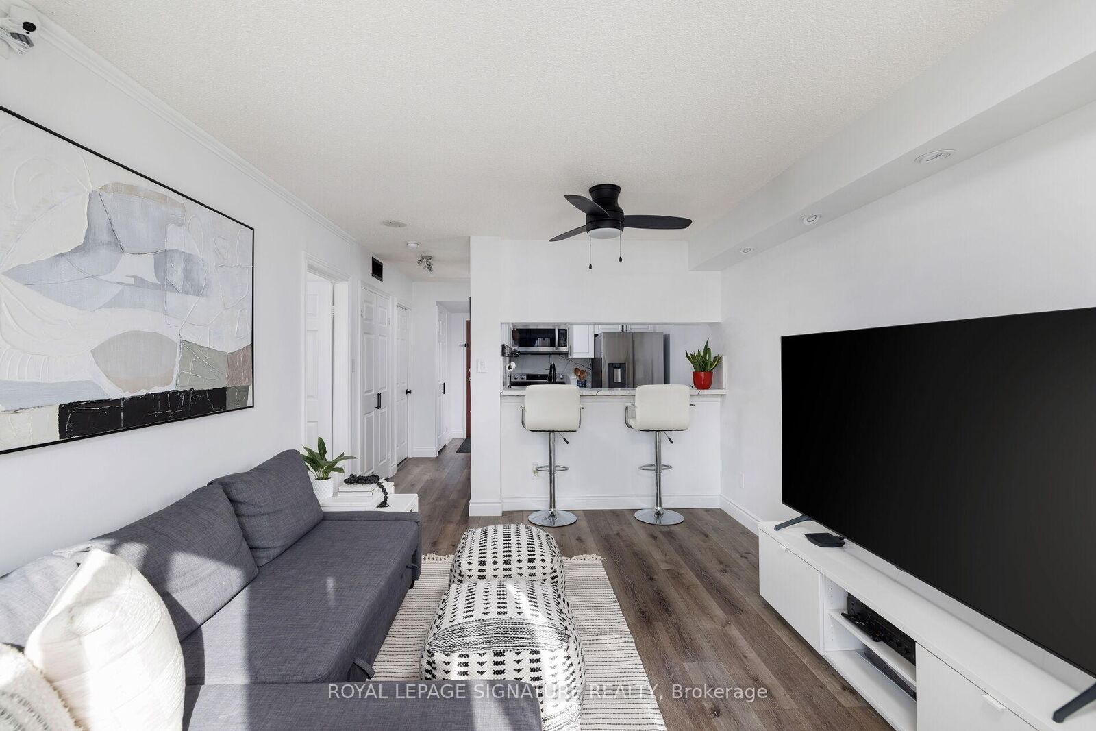 Property Photo:  880 Dundas Street W 909  ON L5C 4H3 