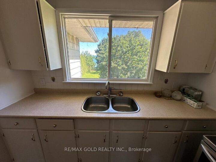 Property Photo:  515 Stone Street 3rd Floor ( Upper Unit )  ON L1J 1A4 
