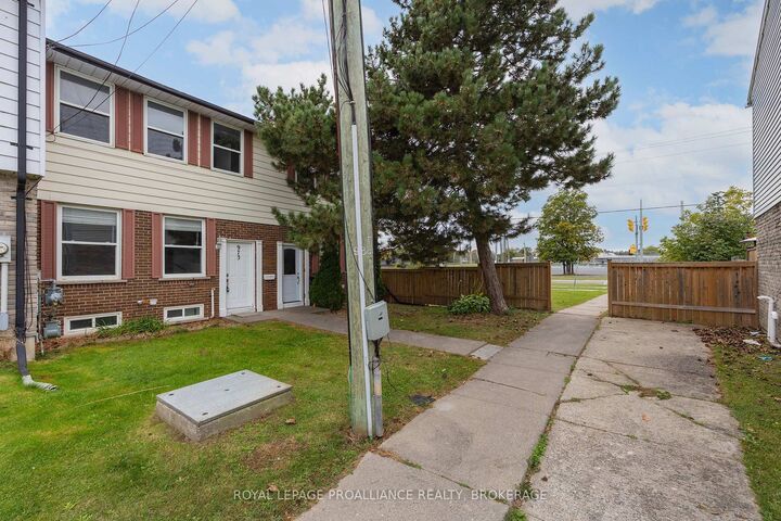 Property Photo:  973 Oakview Avenue 61  ON K7M 6W9 