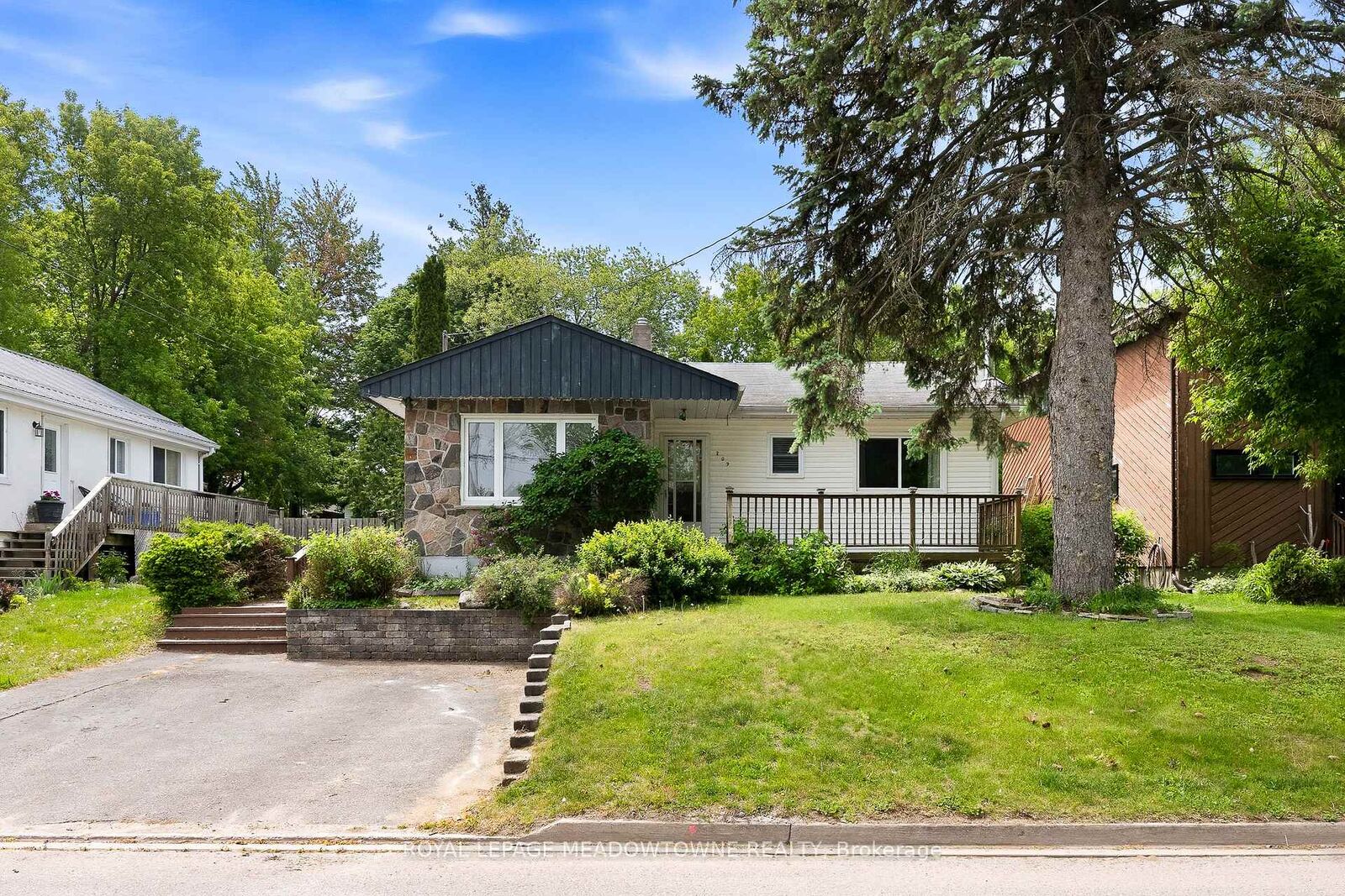 Property Photo:  209 Cliff Road  ON L4N 3X5 