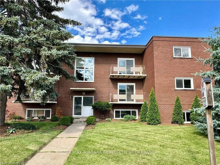 Property Photo: 286 Vine Street 8 ON L2M 4T3