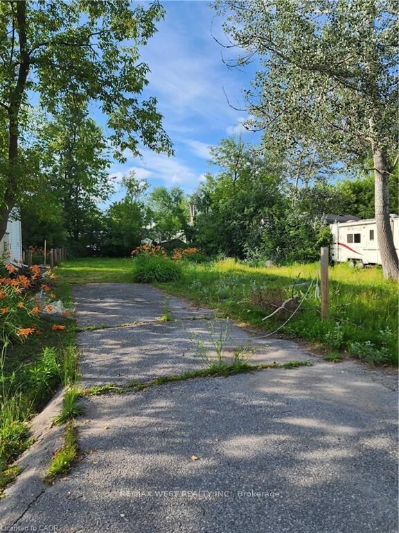 Property Photo:  310 Terrace Drive  ON L4P 2Y8 
