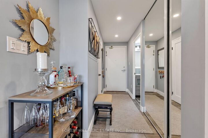Property Photo:  101 Subway Crescent 1407  ON M9B 6K4 