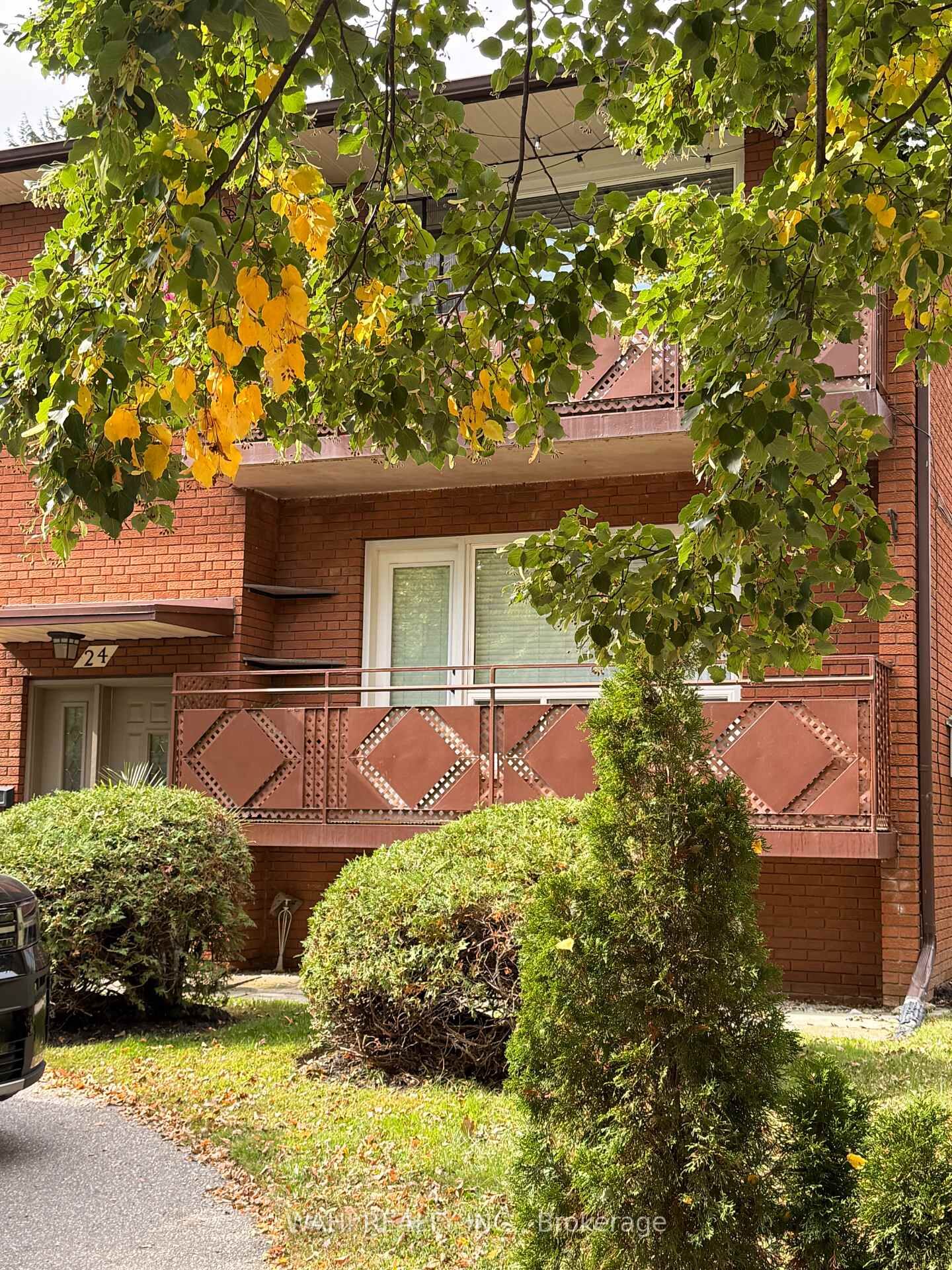 Property Photo:  24 Lloyd George Avenue Unit 2  ON M8W 3W4 